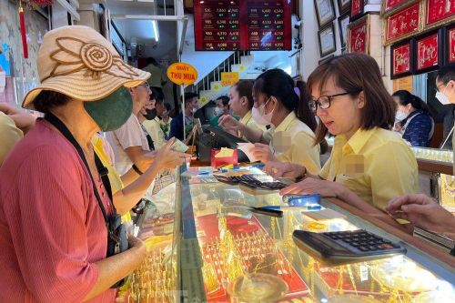 Giao dịch vàng sôi động, công an khuyến cáo đề phòng cướp giật