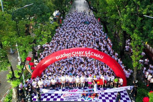 Sôi nổi 'Đường chạy sắc màu' ở Huế