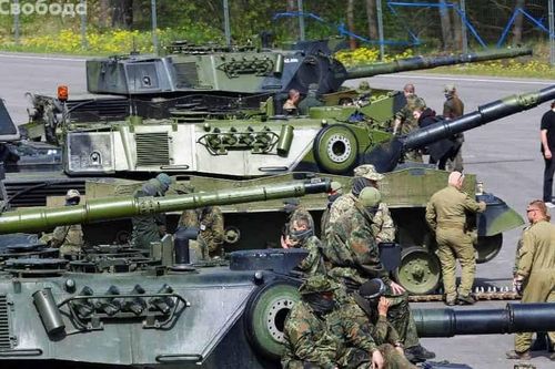 Đức trục xuất lính Ukraine mang biểu tượng phát xít