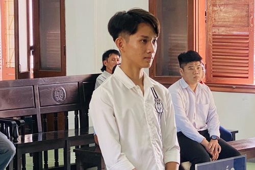 Đâm bạn học thủng phổi, thiếu niên 16 tuổi nhận án tù