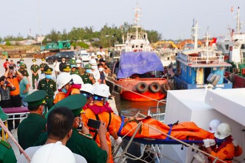 Khởi tố vụ chìm sà lan khiến 9 người chết và mất tích ở Quảng Ngãi