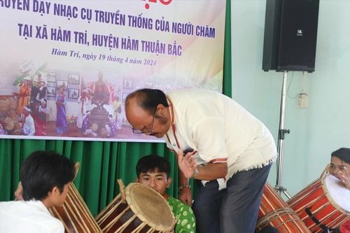Bình Thuận: Mở lớp truyền dạy nhạc cụ truyền thống của người Chăm