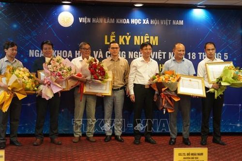 Hướng tới phát triển trung tâm nghiên cứu trọng điểm