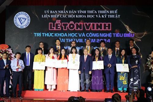 Tôn vinh 15 trí thức Khoa học và Công nghệ tiêu biểu