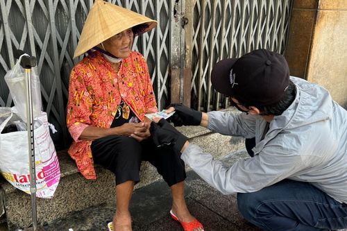 Làm từ thiện 500 nghìn, sao phim Lật Mặt bị cư dân mạng chỉ trích, phải vội vã lên tiếng làm rõ