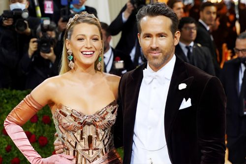 'Mẹ 4 con' Blake Lively tái xuất màn ảnh Hollywood, sắc vóc thế nào mà dân tình nườm nượp xin vía?