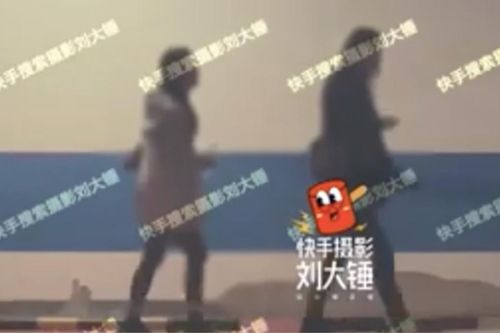 Nam diễn viên đưa 2 cô gái về nhà riêng sau 3 năm ly hôn vợ