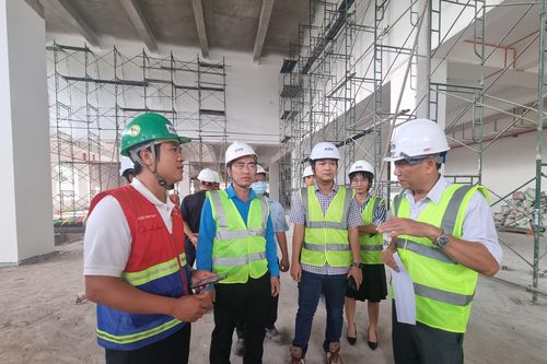 Tăng cường trang bị biển báo tại các khu vực nguy hiểm trong thi công xây dựng