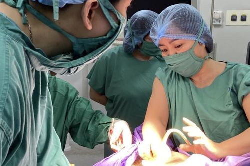 Suýt chết do mua thuốc tự phá thai tại nhà