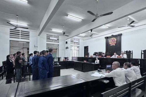 Đánh người vì cho rằng 'nhìn đểu', 9 thanh niên vào tù