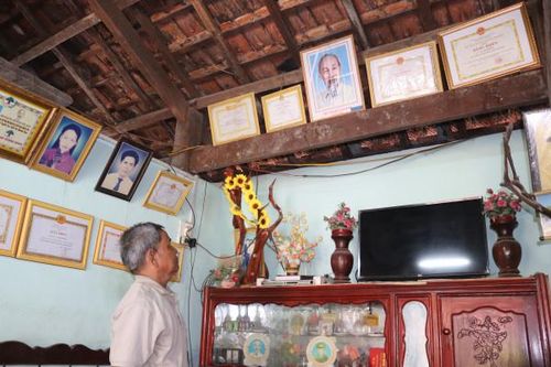 Tháng 5, về thôn Bác Hồ