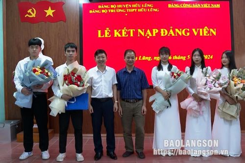 Đảng bộ trường THPT Hữu Lũng kết nạp 5 đảng viên là học sinh lớp 12