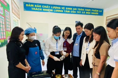Xử phạt 12 cơ sở trong 'Tháng hành động vì an toàn thực phẩm'