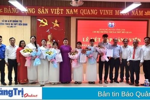 6 học sinh ưu tú một trường ở Vĩnh Linh được kết nạp Đảng
