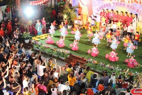 Chương trình văn nghệ 'Quà tháng 5 dâng Bác'