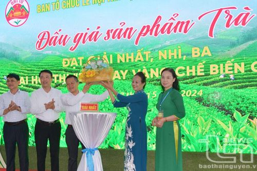 Đại Từ: Các sản phẩm trà đoạt giải được đấu giá 252 triệu đồng