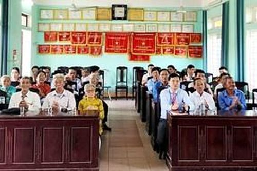 Quảng Điền trao tặng huy hiệu Đảng đợt 19/5 cho 31 đảng viên