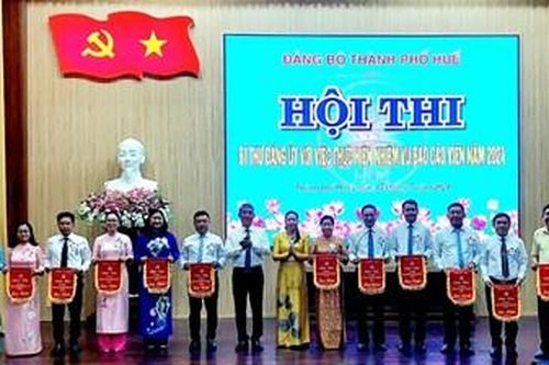 Hội thi 'Bí thư đảng ủy với việc thực hiện nhiệm vụ báo cáo viên'