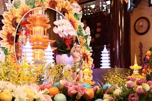 Chùa Đại Giác (Q.Phú Nhuận), tịnh xá Đại Giác (Q.Bình Thạnh) tổ chức lễ Tắm Phật truyền thống