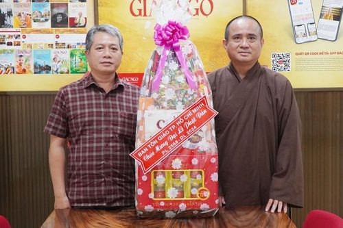 Đại diện Ban Tôn giáo TP.HCM chúc mừng Phật đản đến Báo Giác Ngộ