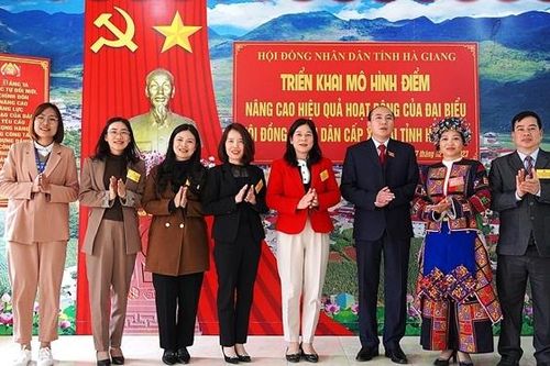 'Làn gió mới' từ một mô hình điểm