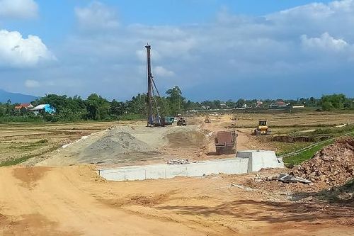 Thiếu đất san lấp, nhiều công trình tại Quảng Nam 'đứng bánh'