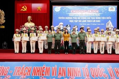 Giao lưu điển hình tiên tiến và tuyên dương phụ nữ Công an Thái Bình tiêu biểu