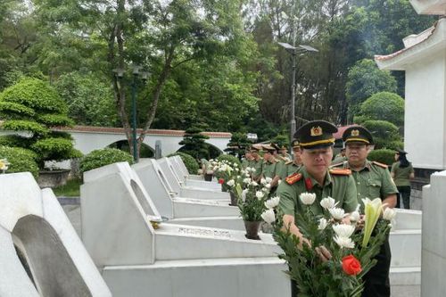 Công an Thừa Thiên Huế tổ chức sinh hoạt chính trị về nguồn