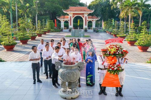 Thành kính tri ân Người