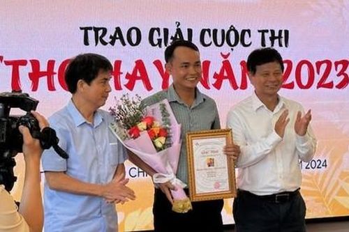 Tác giả 'thế hệ 9X' được trao giải nhất cuộc thi 'Thơ hay năm 2023'