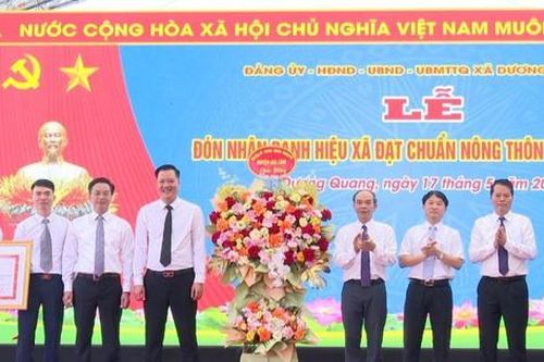 Xã Dương Quang đón nhận danh hiệu 'Xã đạt chuẩn nông thôn mới nâng cao'