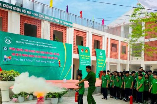 Đông Anh: Tuyên truyền kiến thức pháp luật cho hơn 13.000 học sinh
