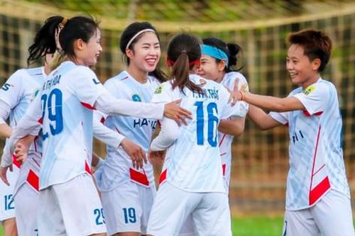 CLB Hà Nội I bám đuổi quyết liệt CLB thành phố Hồ Chí Minh I ở giải bóng đá nữ vô địch quốc gia