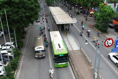 Yêu cầu chấn chỉnh hoạt động xe buýt công cộng tại Hà Nội