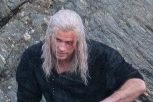 Tạo hình của Liam Hemsworth trong 'The Witcher' mùa 4 y hệt Henry Cavill