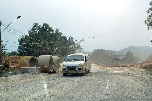 Nhà thầu thi công mở rộng quốc lộ 8A bị phê bình vì chậm tiến độ