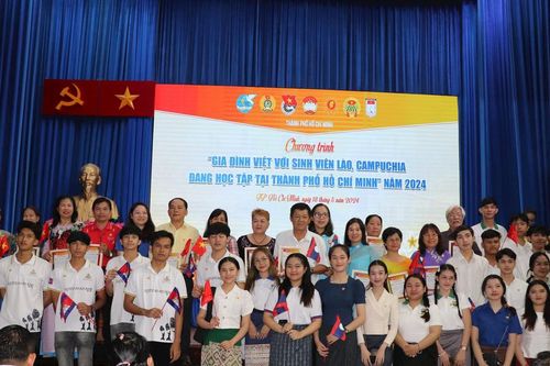 Kết nối gia đình Việt với sinh viên Lào và Campuchia