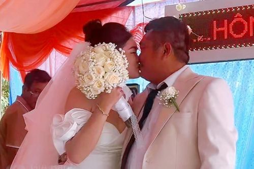 Lễ vu quy của 'thằng Cò' Phùng Ngọc
