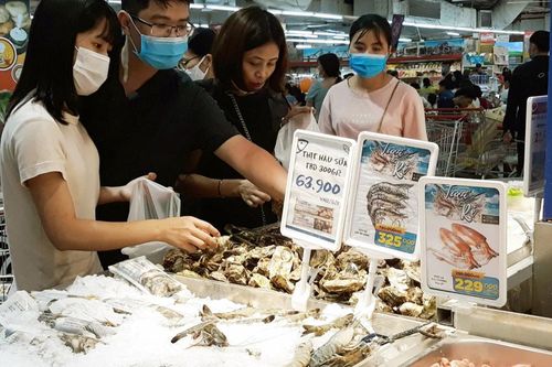 Chào Hè, siêu thị đồng loạt giảm giá đến 50%