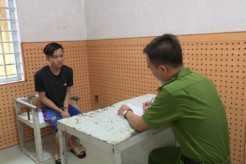 Khởi tố nhóm đối tượng ném vỡ kính xe trên cao tốc