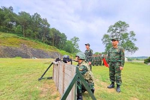 Bộ đội Đặc công Quân khu 4 khổ luyện 'luồn sâu đánh hiểm'