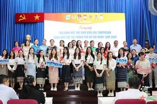 TP Hồ Chí Minh: Kết nối gia đình Việt với sinh viên Lào, Campuchia