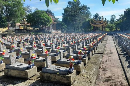 Về trên con đường huyền thoại