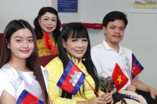 Kết nối 162 sinh viên Lào, Campuchia với 96 gia đình Việt