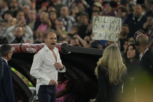 'Nổi điên' trên sân khiến HLV Juventus trả giá đắt