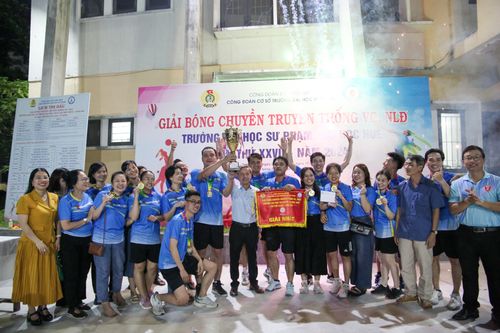 Sôi động vòng chung kết giải bóng chuyền Trường ĐH Sư phạm Huế