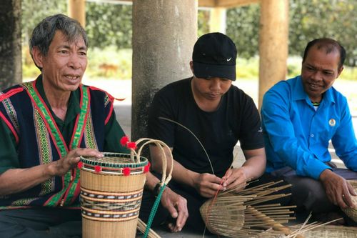 Truyền dạy văn hóa truyền thống ở Kon Tum: Khơi dậy niềm đam mê