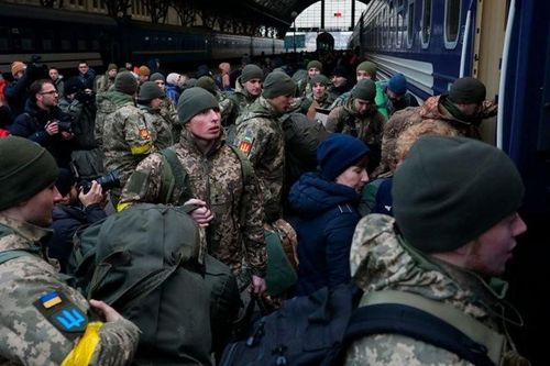 Ukraine chính thức cho phép tù nhân nhập ngũ, khôi phục dịch vụ lãnh sự cho nam công dân trong tuổi nghĩa vụ