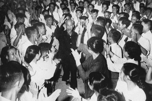 Sự giản dị của Hồ Chí Minh là tột cùng của sự sâu sắc và vĩ đại