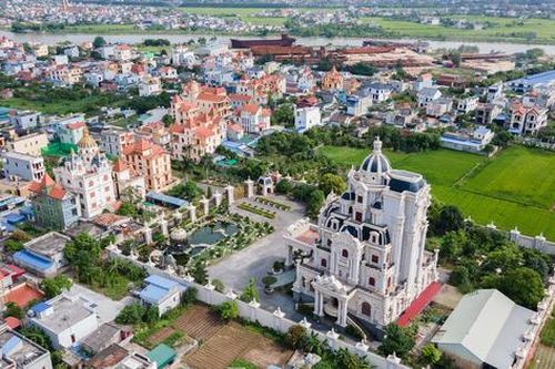 Ngôi làng tỷ phú nức tiếng tại Nam Định: Toàn dinh thự, lâu đài và tàu trăm tỷ xuôi ngược khắp muôn nơi